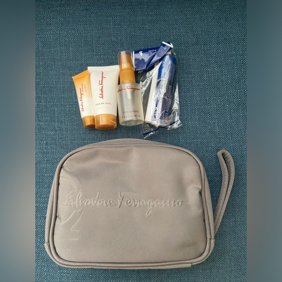 NWOT Salvatore Ferragamo Singapore Airlines First Class Toiletries Travel Pouch - Picture 1 of 12